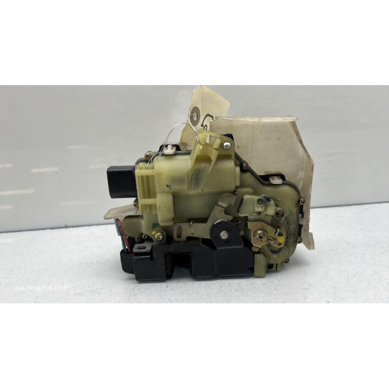 Serrure avant droit VOLKSWAGEN PASSAT 4 Photo n°1