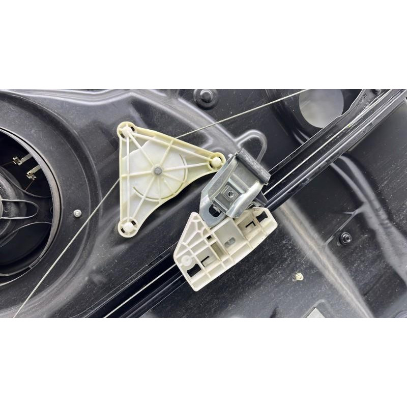 Leve vitre electrique arriere gauche MERCEDES CLASSE M 164 Photo n°4