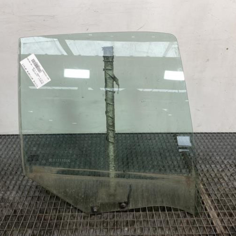 Vitre arriere droit RENAULT CLIO 2 Photo n°1
