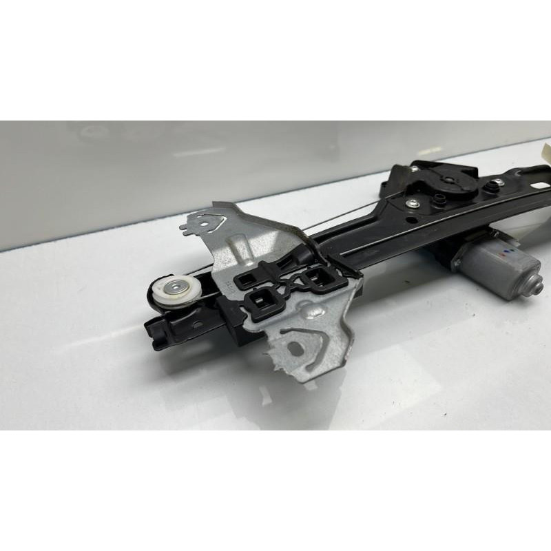 Leve vitre electrique avant droit RENAULT KADJAR Photo n°3
