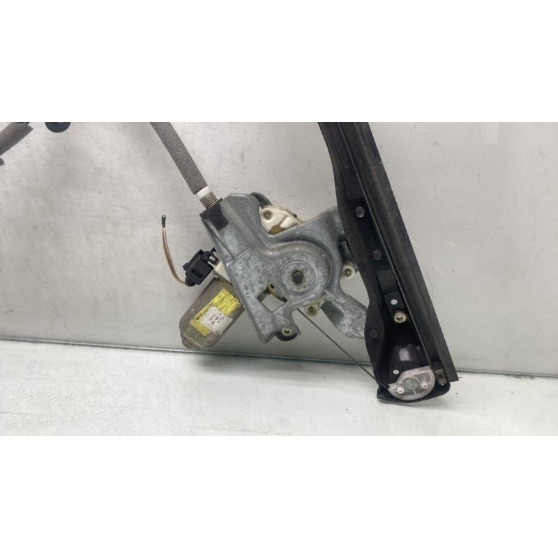 Leve vitre electrique avant droit FORD FOCUS 1 Photo n°1