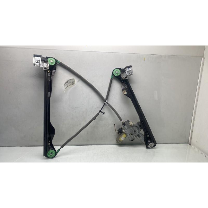 Leve vitre electrique avant droit FORD FOCUS 1 Photo n°4