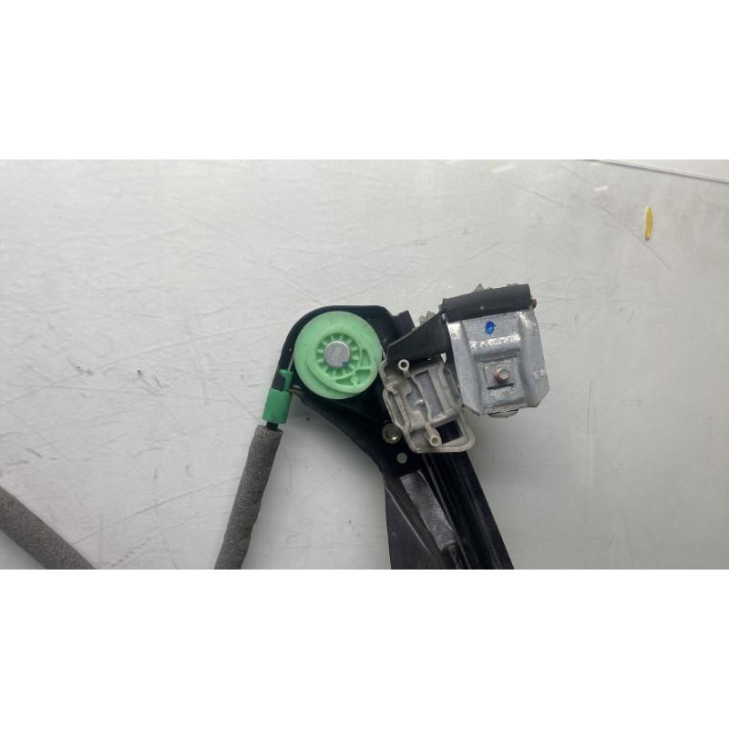 Leve vitre electrique avant droit FORD FOCUS 1 Photo n°7