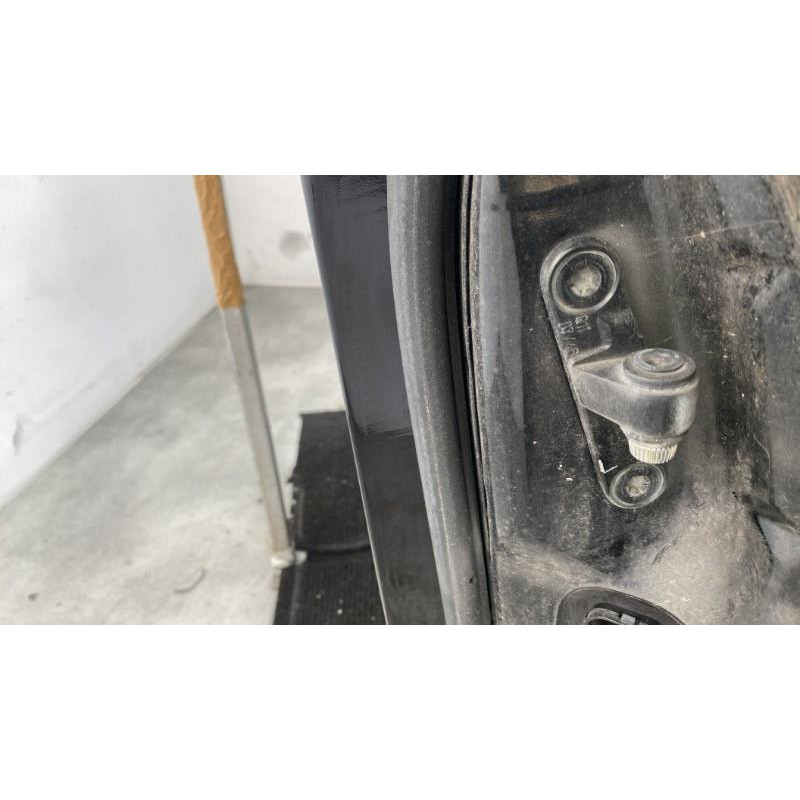 Porte avant gauche MERCEDES CLASSE B 245 Photo n°1