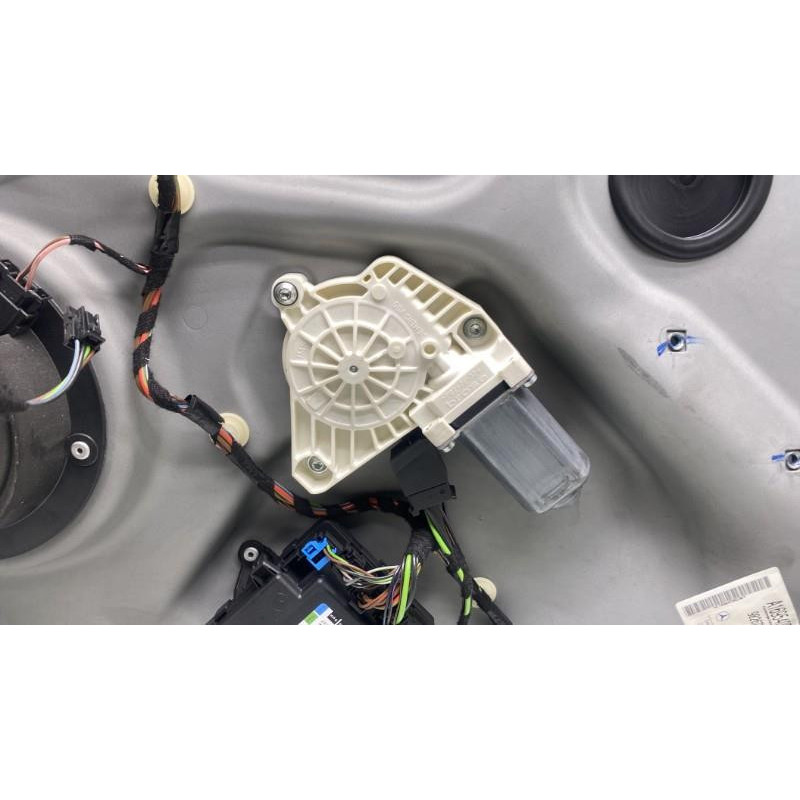 Leve vitre electrique arriere droit MERCEDES CLASSE B 245 Photo n°3
