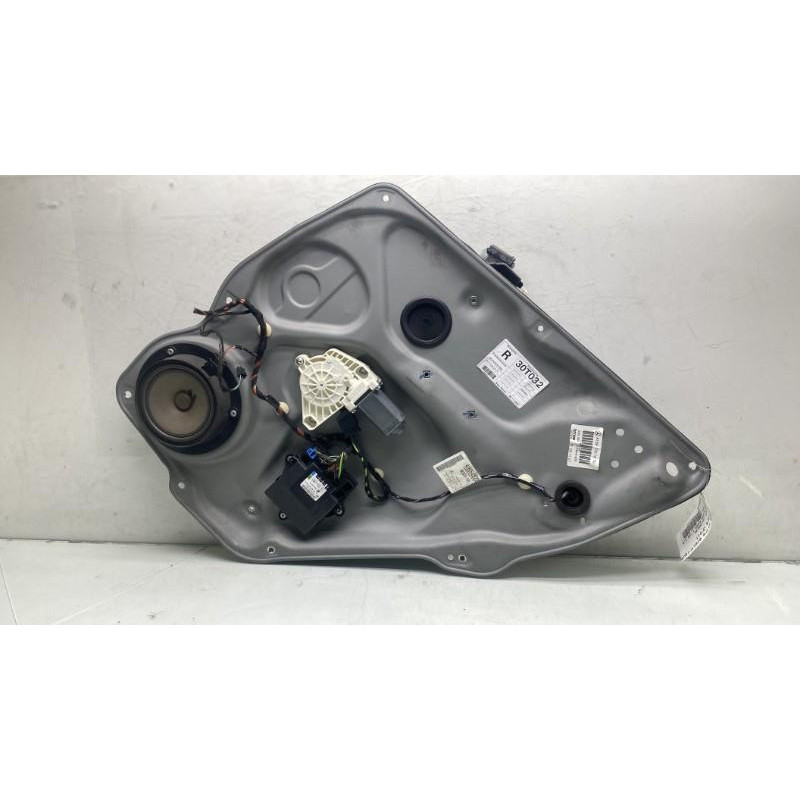 Leve vitre electrique arriere droit MERCEDES CLASSE B 245 Photo n°4