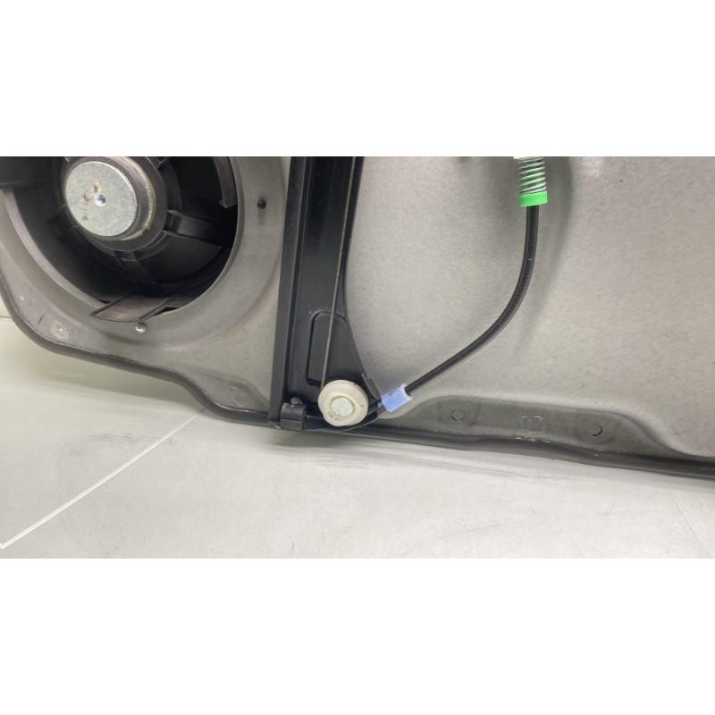 Leve vitre electrique avant gauche MERCEDES CLASSE B 245 Photo n°5