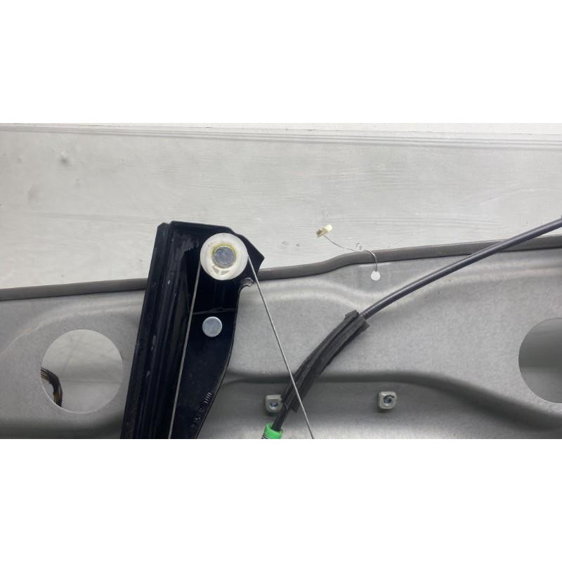 Leve vitre electrique avant gauche MERCEDES CLASSE B 245 Photo n°6