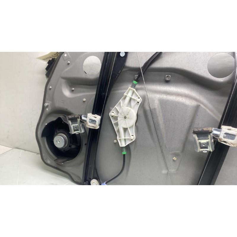 Leve vitre electrique avant gauche MERCEDES CLASSE B 245 Photo n°8