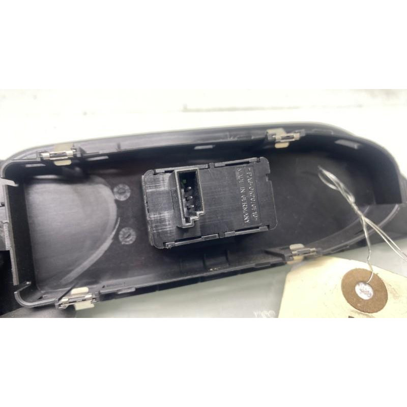 Interrupteur de leve vitre arriere gauche BMW X1 E84 Photo n°1