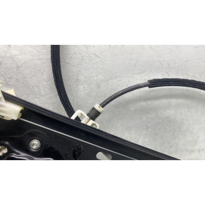 Leve vitre electrique avant droit BMW X1 E84 Photo n°3