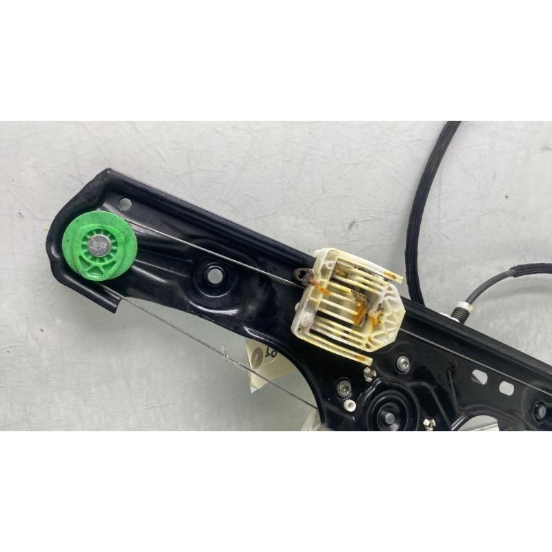 Leve vitre electrique avant droit BMW X1 E84 Photo n°4