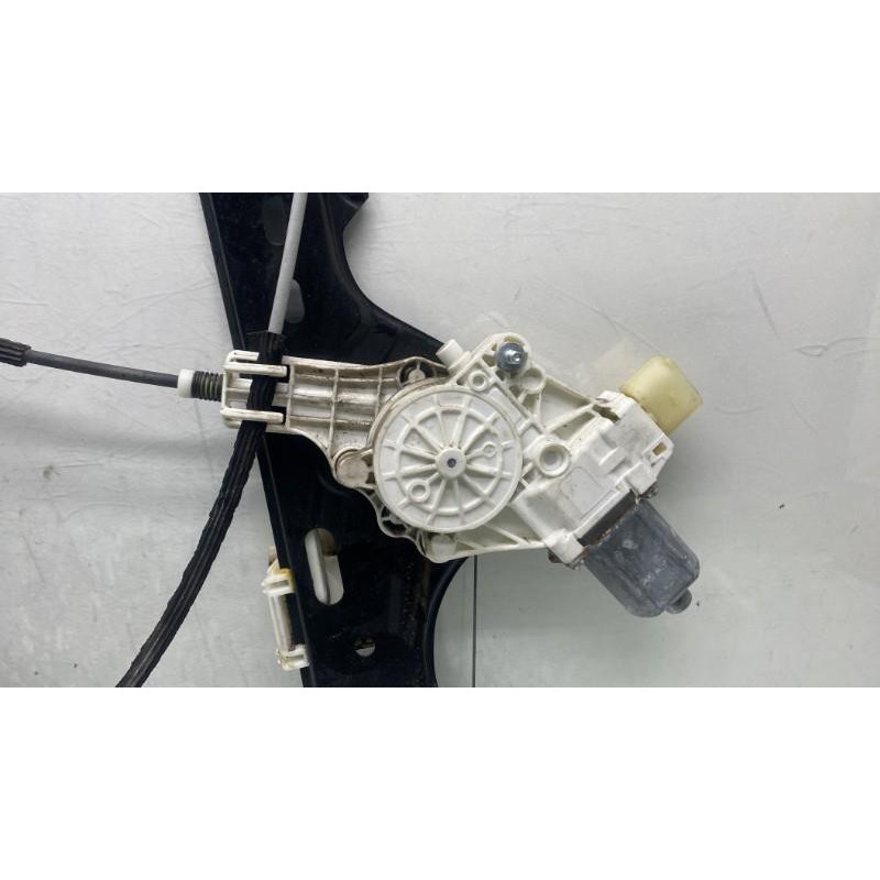 Leve vitre electrique avant gauche BMW X1 E84 Photo n°8