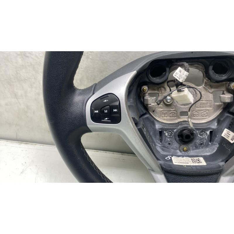Volant FORD FIESTA 6 Photo n°3