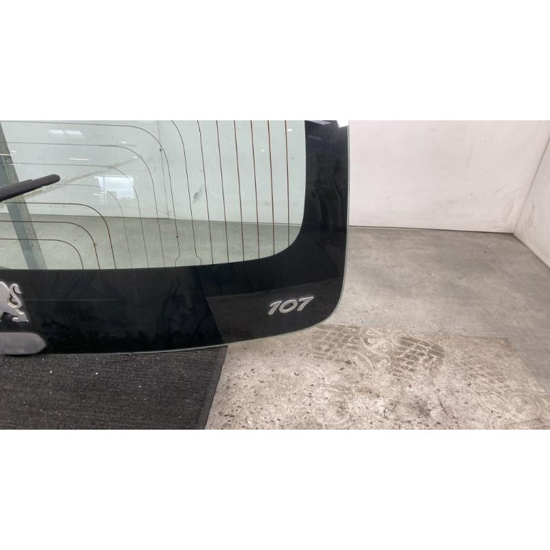 Lunette arriere PEUGEOT 107 Photo n°5