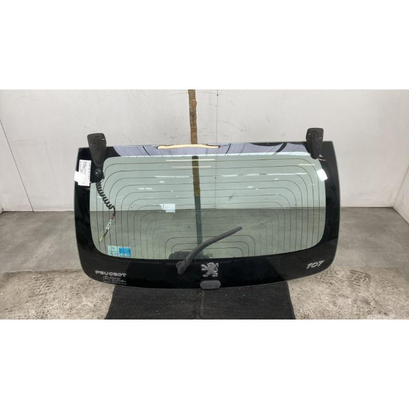 Lunette arriere PEUGEOT 107 Photo n°6