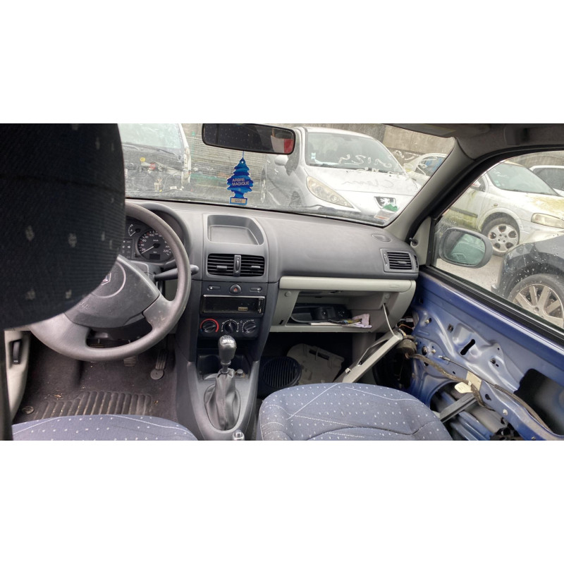 Pare choc avant RENAULT CLIO 2 Photo n°17