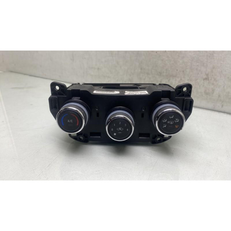 Commande chauffage OPEL KARL Photo n°1
