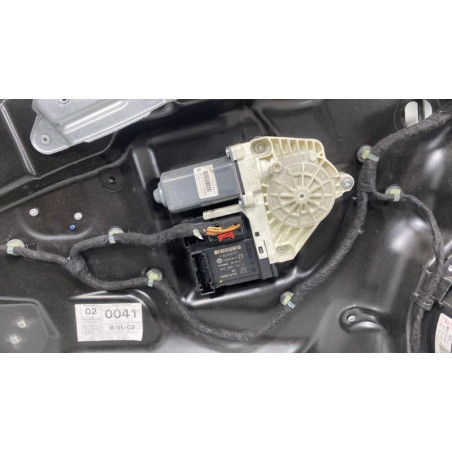Leve vitre electrique avant gauche VOLKSWAGEN PASSAT 5 Photo n°1
