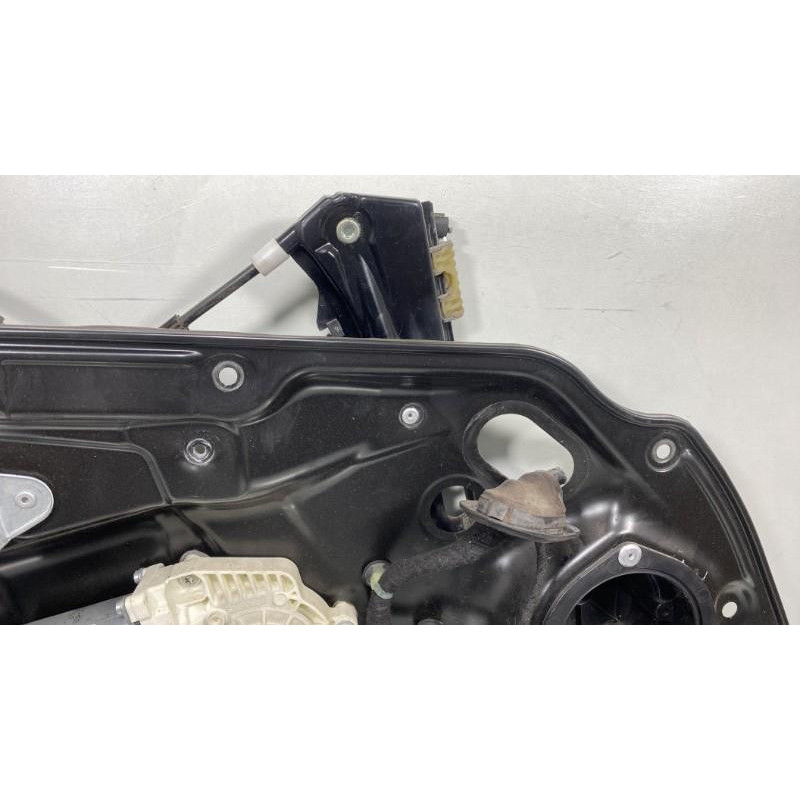 Leve vitre electrique avant gauche VOLKSWAGEN PASSAT 5 Photo n°6