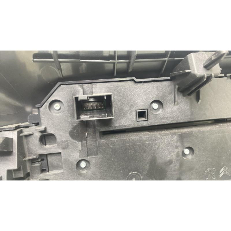 Bouton de warning PEUGEOT 308 2 Photo n°4
