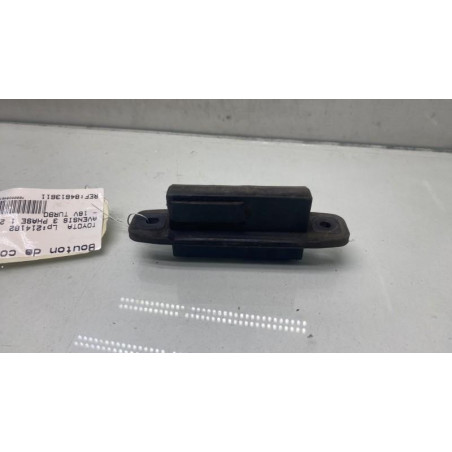 Bouton de coffre TOYOTA AVENSIS 3 Photo n°1