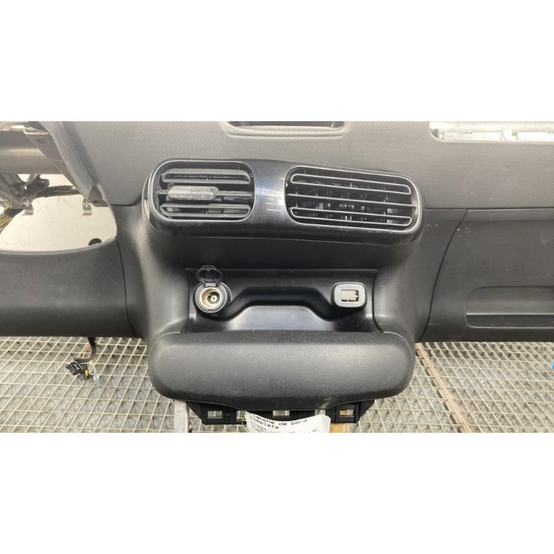 Planche de bord complete CITROEN C4 CACTUS Photo n°1