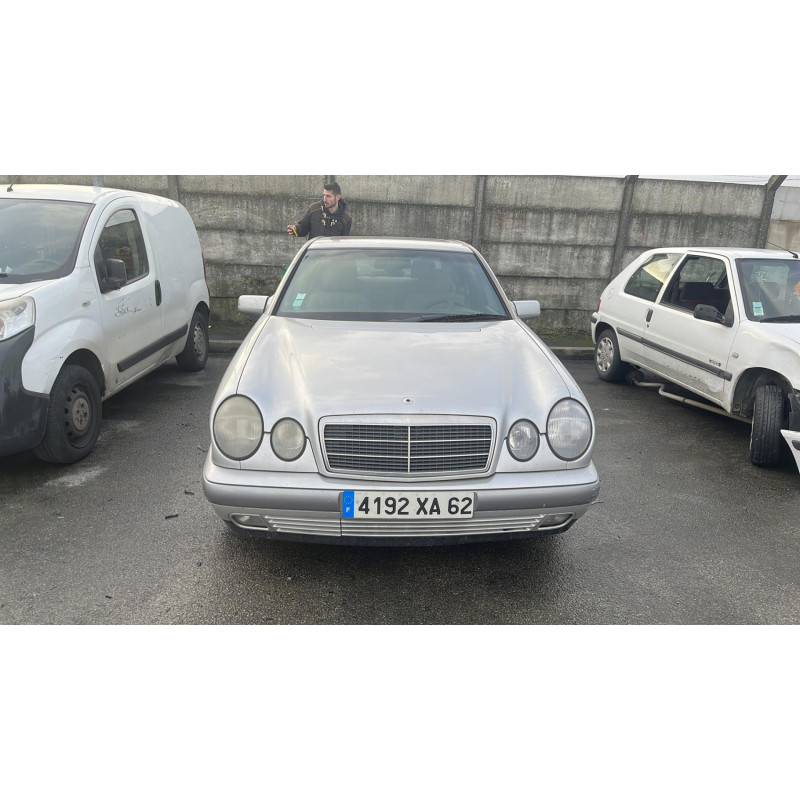 Jante MERCEDES CLASSE E 210 Photo n°4