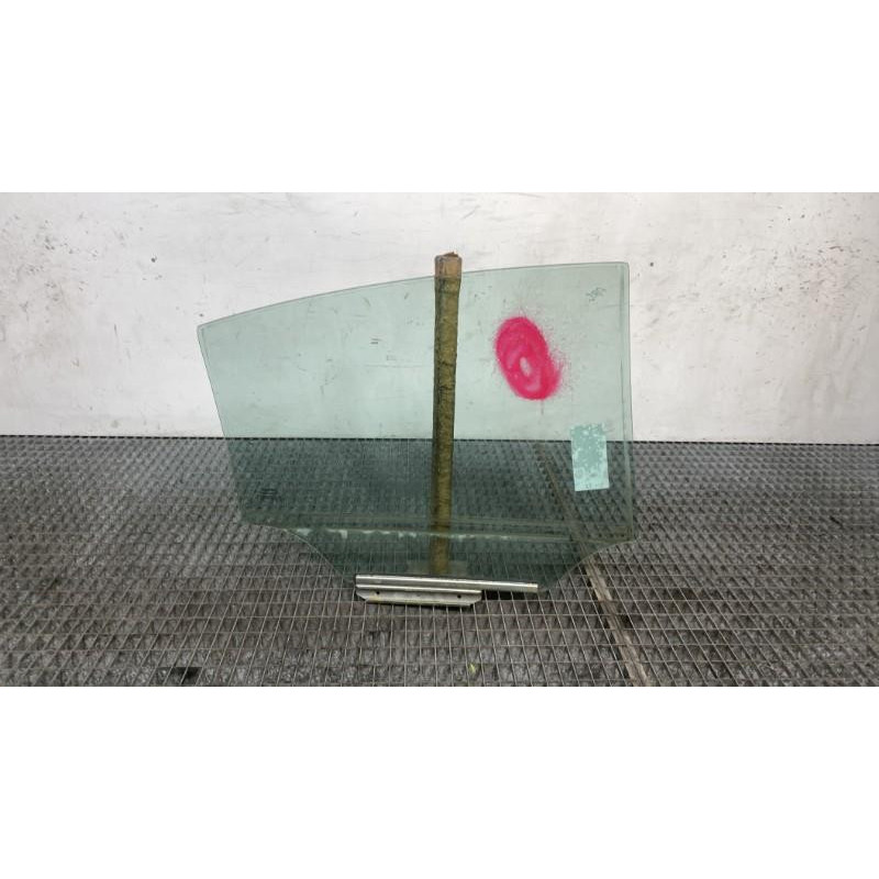Vitre arriere gauche TOYOTA AVENSIS 3 Photo n°4