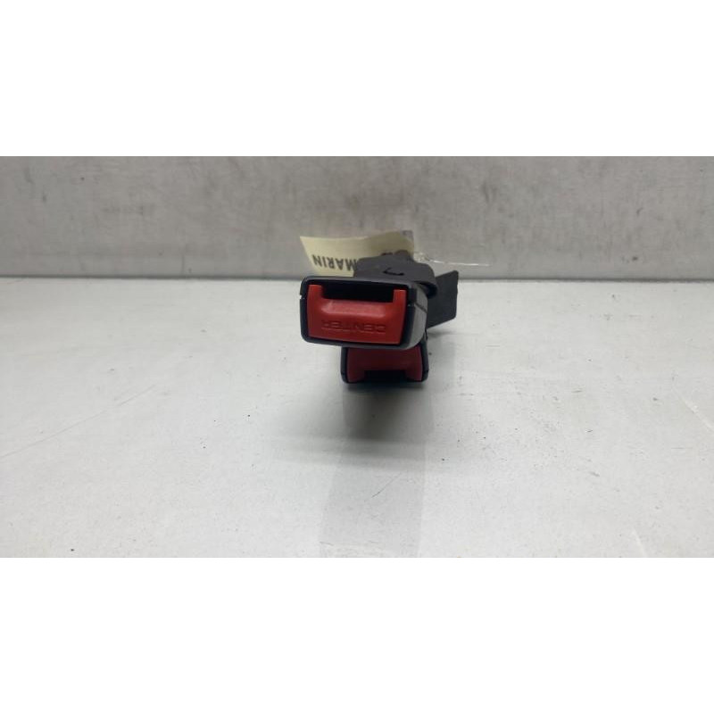 Attache ceinture arriere gauche TOYOTA AVENSIS 3 Photo n°3