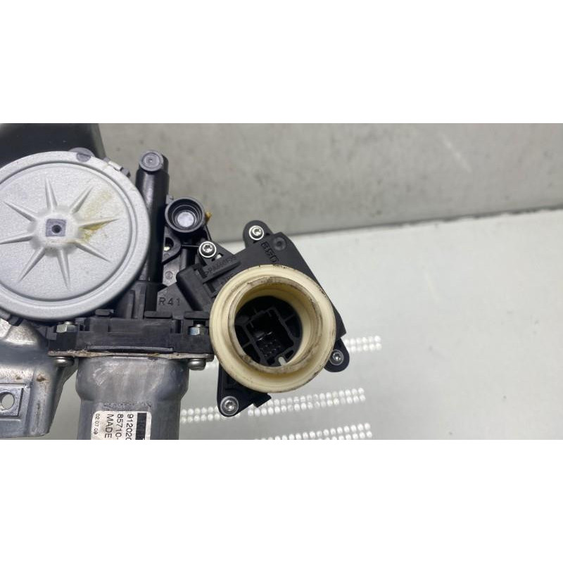 Leve vitre electrique avant droit TOYOTA AVENSIS 3 Photo n°3