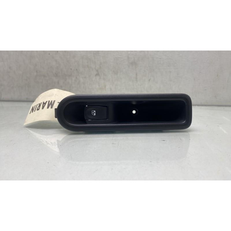 Interrupteur de leve vitre arriere gauche RENAULT CLIO 3 Photo n°3