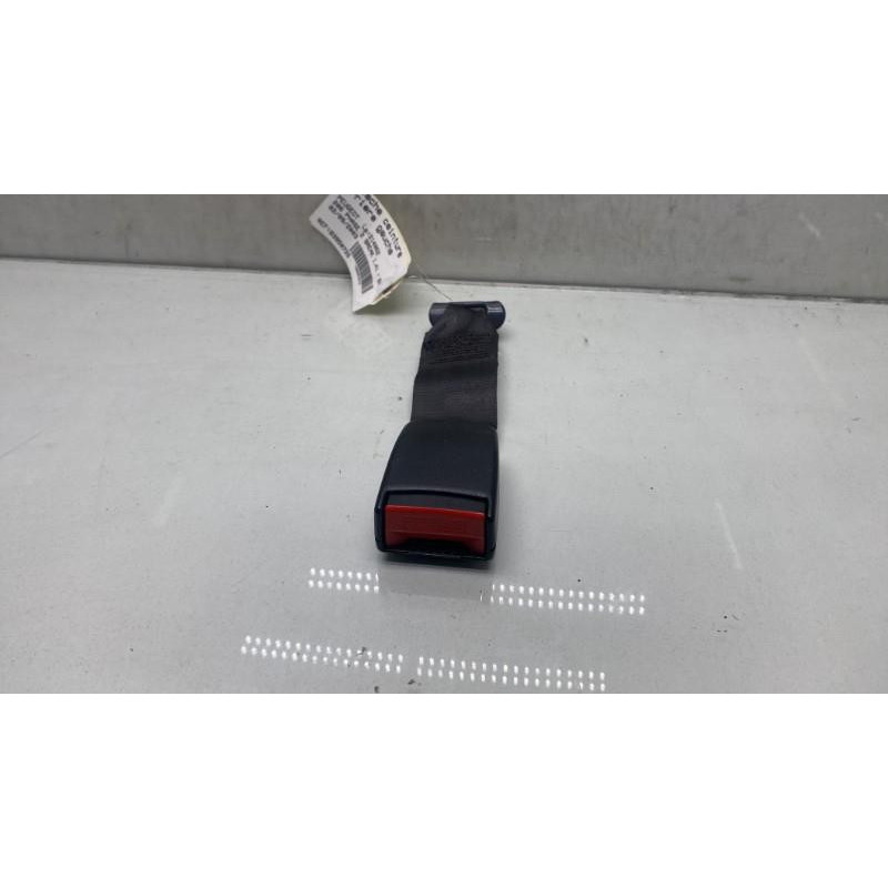Attache ceinture arriere gauche PEUGEOT 206 Photo n°1