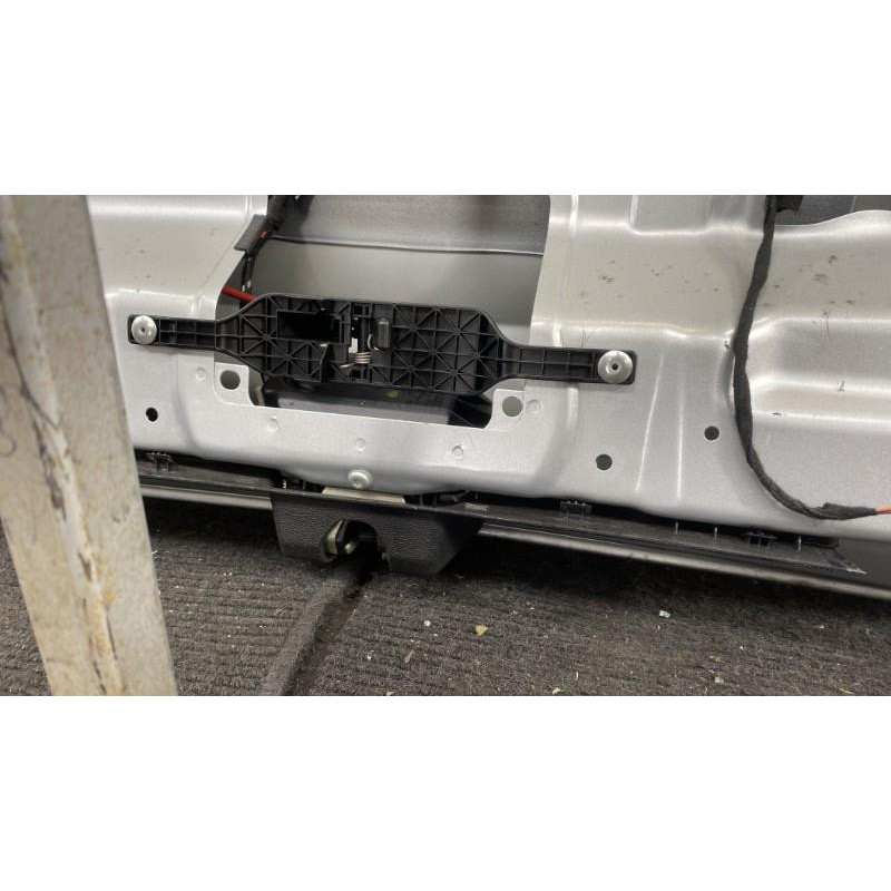 Malle/Hayon arriere MERCEDES CLASSE M 164 Photo n°6