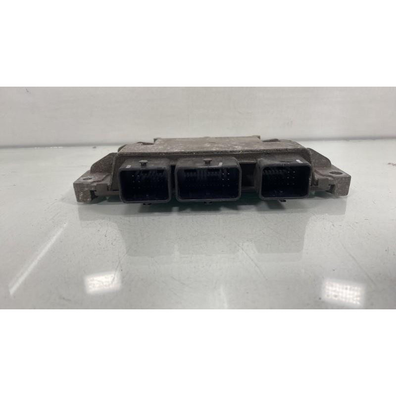 Calculateur moteur RENAULT CLIO 2 CAMPUS Photo n°2