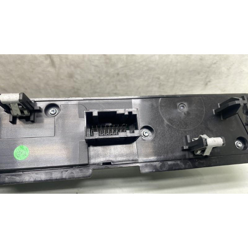 Bouton de warning CITROEN C5 AIRCROSS Photo n°3