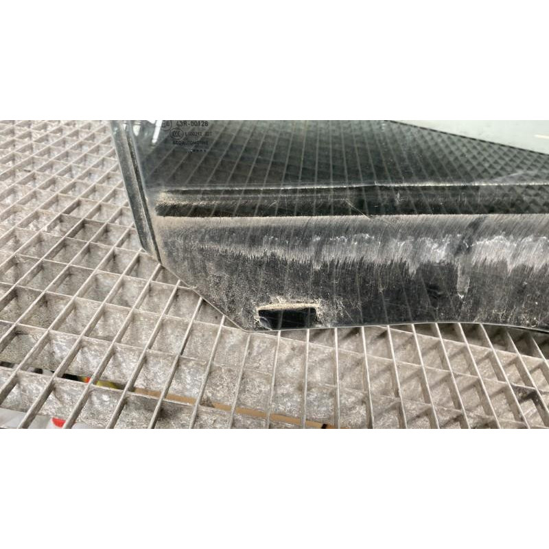 Vitre arriere droit MERCEDES CLASSE CLA 117 Photo n°5