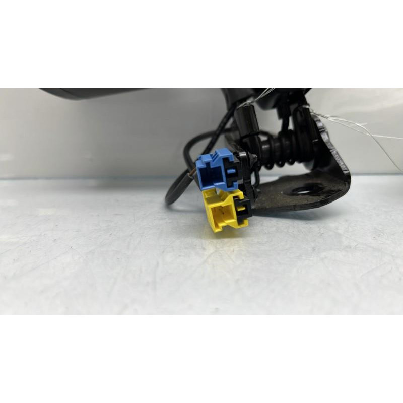 Attache ceinture arriere droit MERCEDES CLASSE CLA 117 Photo n°4