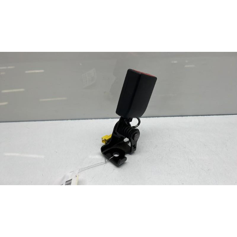 Attache ceinture arriere gauche MERCEDES CLASSE CLA 117 Photo n°3