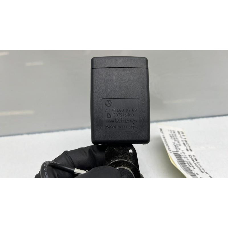Attache ceinture arriere gauche MERCEDES CLASSE CLA 117 Photo n°5