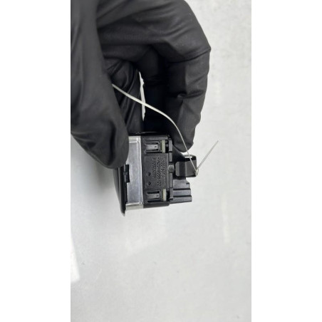 Interrupteur de leve vitre arriere droit MERCEDES CLASSE CLA 117