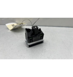 Interrupteur de leve vitre arriere droit MERCEDES CLASSE CLA 117