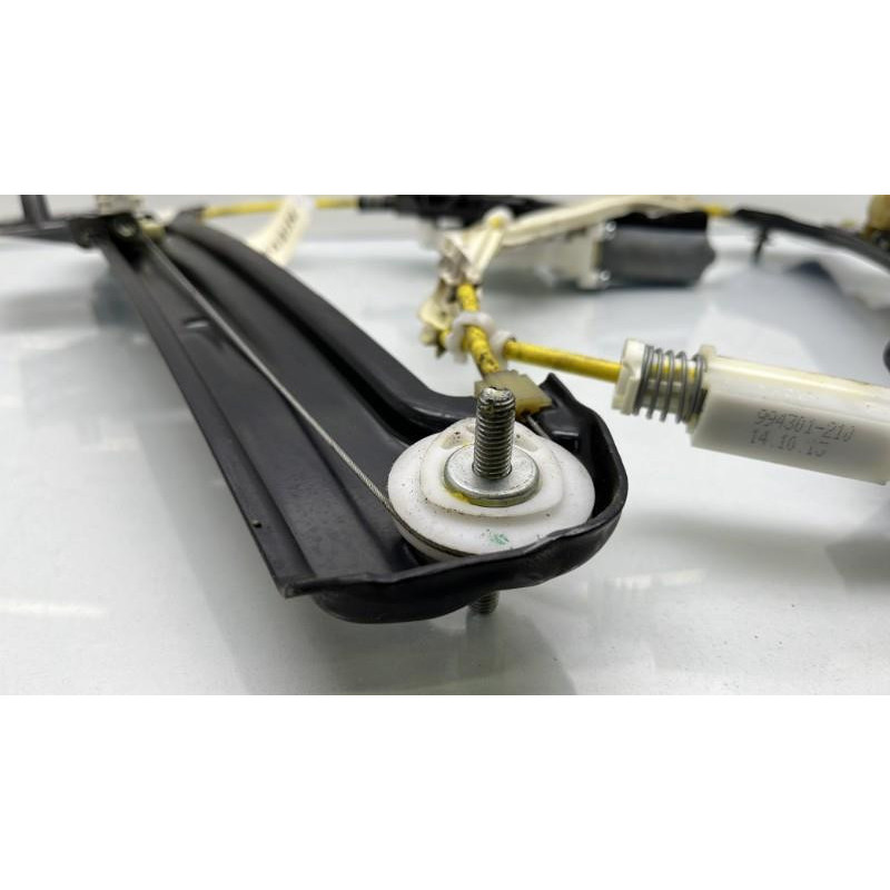Leve vitre electrique arriere droit MERCEDES CLASSE CLA 117 Photo n°10