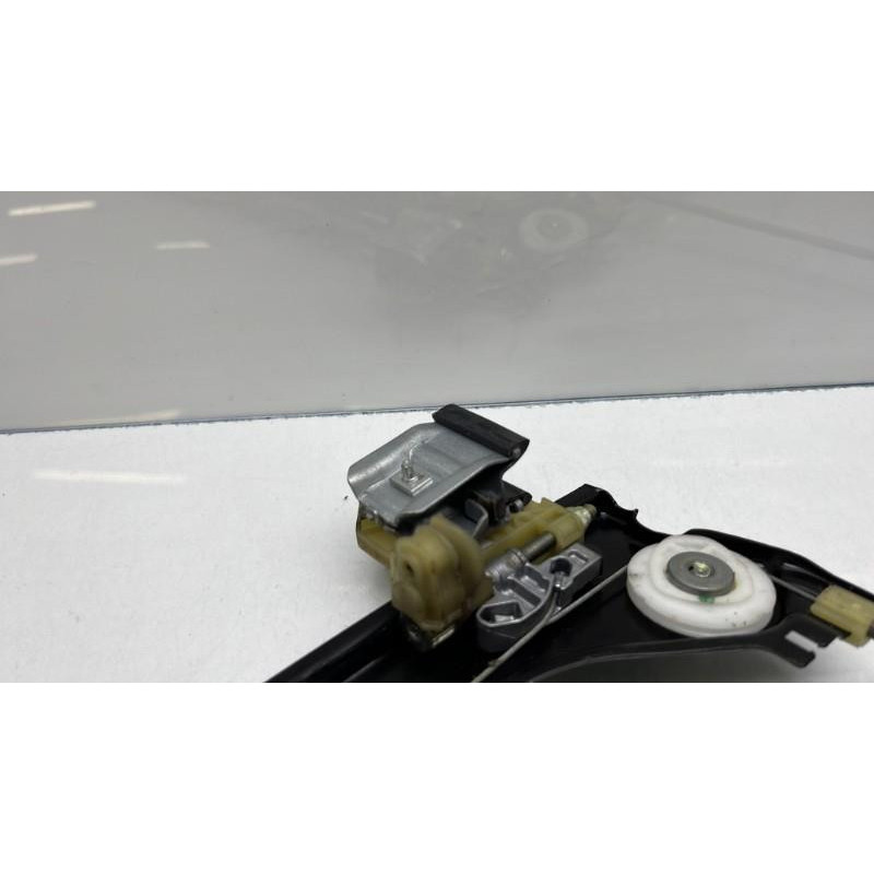 Leve vitre electrique avant gauche MERCEDES CLASSE CLA 117 Photo n°1