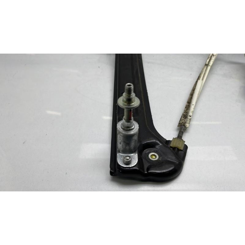 Leve vitre electrique avant gauche MERCEDES CLASSE CLA 117 Photo n°2