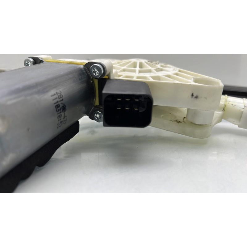 Leve vitre electrique avant gauche MERCEDES CLASSE CLA 117 Photo n°9