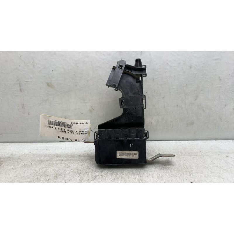 Porte fusible RENAULT MEGANE 3 Photo n°2
