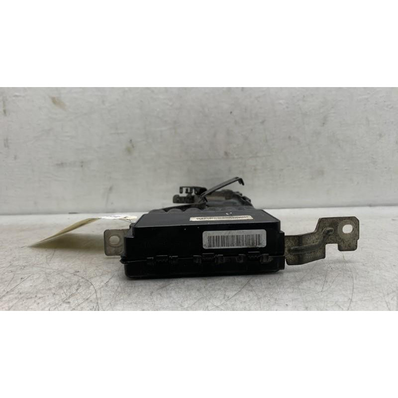Porte fusible RENAULT MEGANE 3 Photo n°3