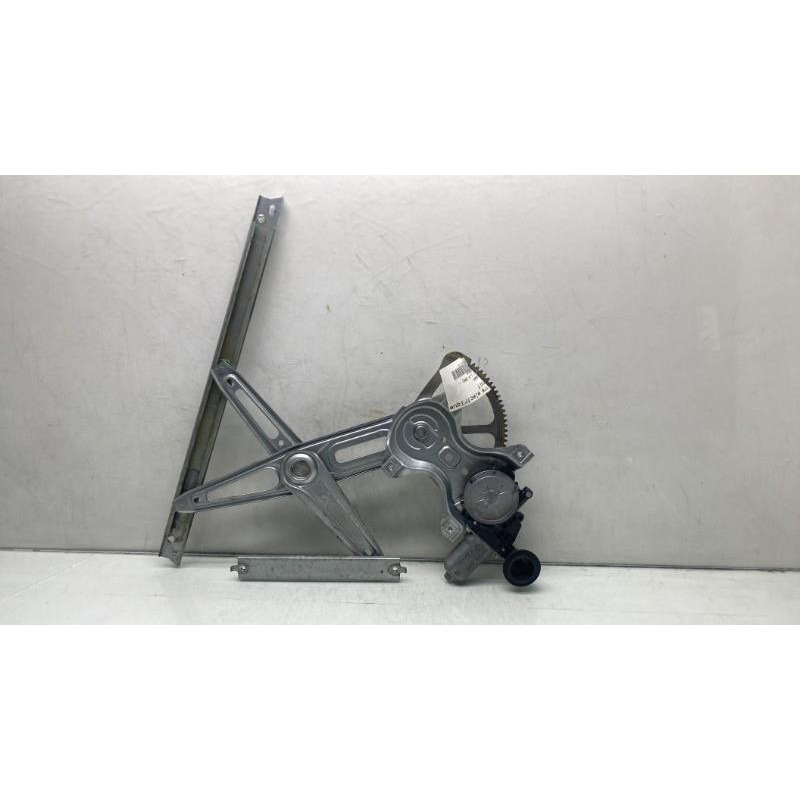 Leve vitre electrique avant droit TOYOTA YARIS 3 Photo n°4