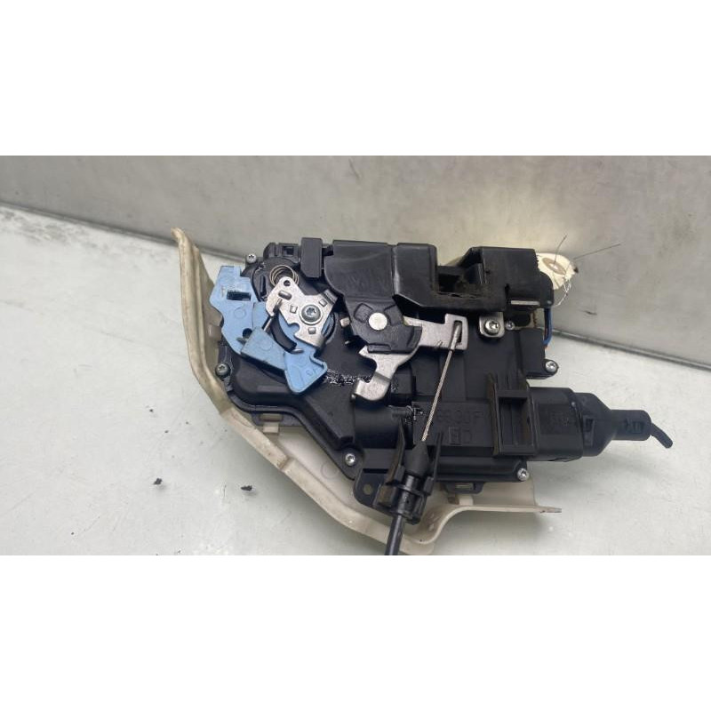Serrure avant droit VOLKSWAGEN GOLF 5 Photo n°5